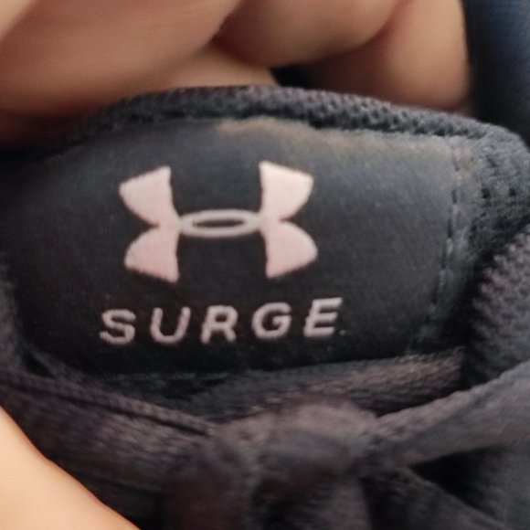 Under Armour Surge sneakers black and pink girl's youth size 4 - Picture 6 of 10